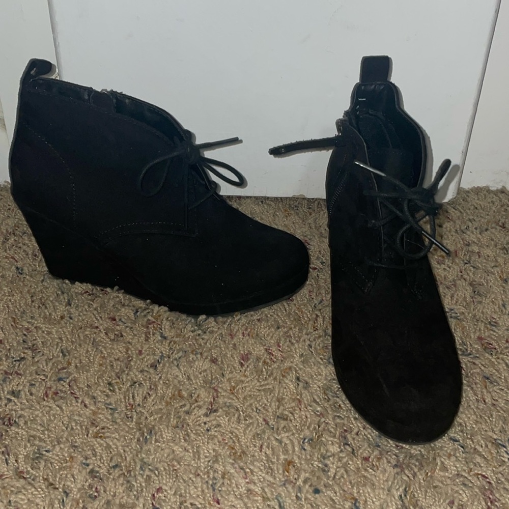Short black size 6 booties